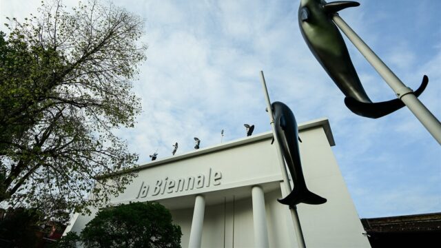 Zijn de Afrikaanse deelnemers van de Biënnale welkom in Italië?