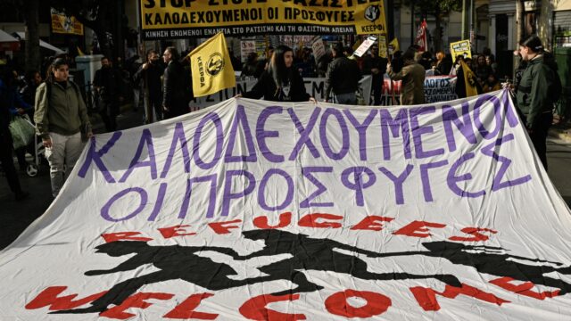 Vluchtelingen in Griekenland lijden honger: Europees geld voor opvang 'gaat naar prikkeldraad'