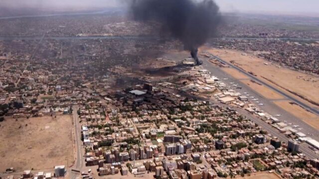 Evacuaties burgers uit Sudan, ook Nederlandse vlucht vertrokken