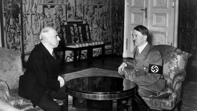'Ruzie Trump en Zelensky doet denken aan vernedering door Hitler van president Tsjechoslowakije in 1939'