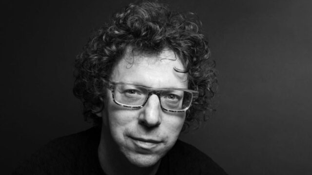 Arnon Grunberg schreef 'De Vluchteling, de grenswacht en de rijke Jood'