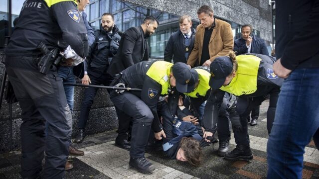 Geweld tegen politiemensen neemt niet af: 'Dit was echt heel intimiderend'