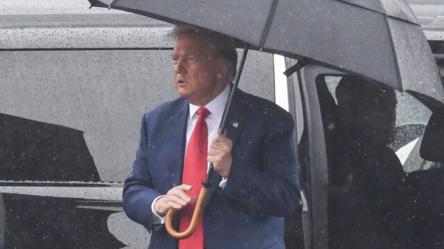 Trump voorgeleid, zegt in rechtbank onschuldig te zijn