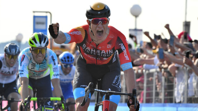 Italiaan Jonathan Milan wint tweede etappe Giro d’Italia: 'Een prachtig resultaat'