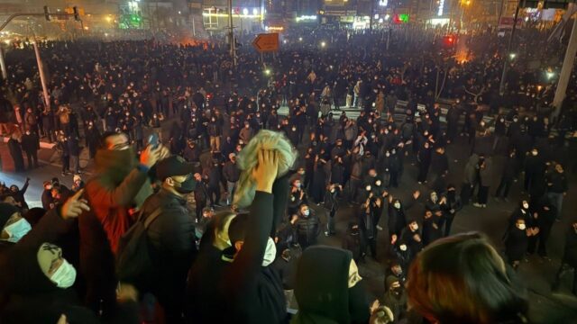 Waarom eist de Perzische kroonprins de opstand in Iran op?