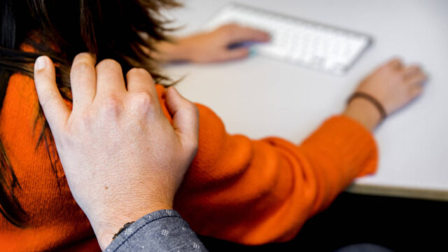 Aarzelende mannen: waarom ingrijpen bij seksueel wangedrag zo moeilijk is