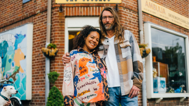 Dierenwinkeleigenaar Dennis smoorverliefd na zware tijd: 'Je oogst wat je zaait'