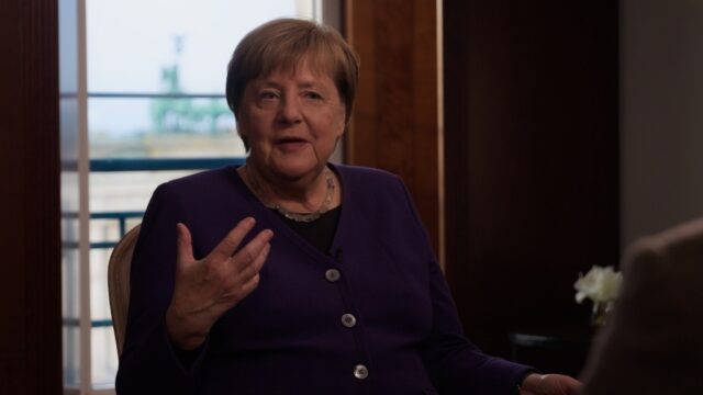 In gesprek met Angela Merkel: 'Zij vindt haar beslissingen nog steeds juist'