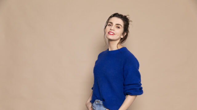 Na zes jaar stilte keert Louise Korthals terug met nieuw geluid