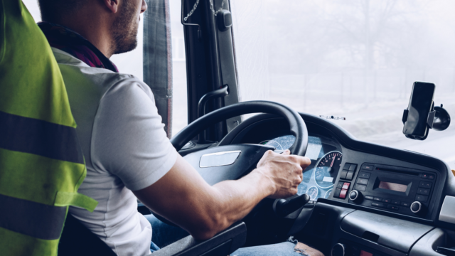 Afrikaanse chauffeurs leggen beslag op achterstallig loon bij Nederlandse transportbedrijven