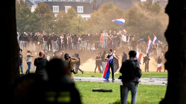 Geweld is een kernonderdeel van extreemrechtse ideologie, waarschuwt historicus: 'Ze hebben hun visitekaartje afgegeven'