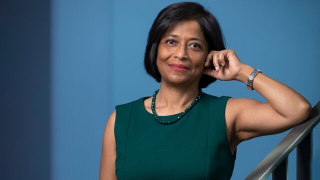 Klimaatjurist Joyeeta Gupta zal met Spinozaprijs werken aan mondiale grondwet