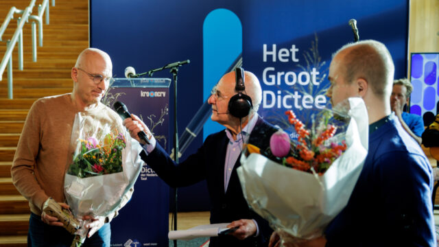 Walter Oussoren en Emiel Heuff winnen Het Groot Dictee der Nederlandse Taal 2023