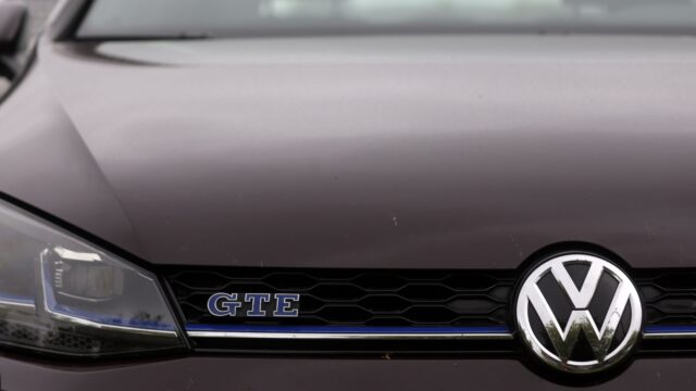 Volkswagen onder druk: transitie naar elektrische auto's verloopt stroef