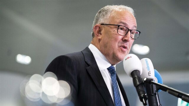 'Mensen om Aboutaleb heen zagen scheurtjes in zijn burgemeesterschap ontstaan'