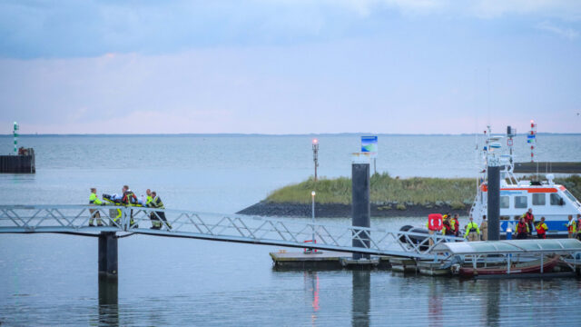 Dode en gewonden bij brand op vrachtschip voor de kust van Ameland
