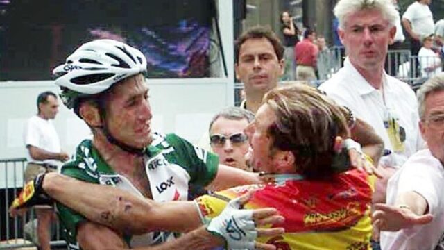 Oh, Champs-Élysées: Jeroen Blijlevens, die zijn vijand een 'vriendschappelijk klopje' gaf