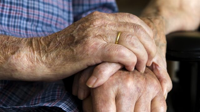 Steeds meer koppels kiezen voor duo-euthanasie: 'Ze leken samen in slaap te vallen'