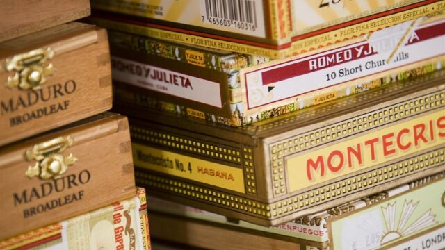 Laatste Nederlandse sigarenfabriek stopt noodgedwongen: 'Europese regelgeving doet ons de das om'