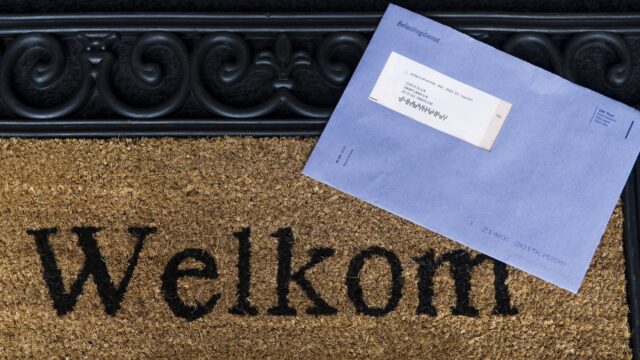 Waarom kwamen zoveel mensen in de problemen door de zwarte lijst van de belastingdienst?
