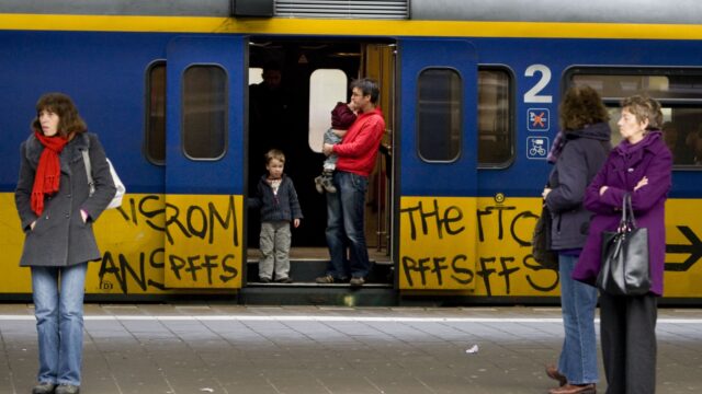 Steeds meer graffiti op treinen: 'Schoonmaken kost 12 tot 15 miljoen per jaar'