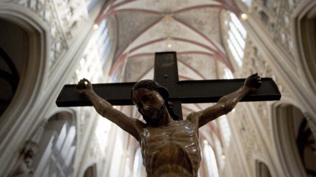 Nieuwsuurverhaal: Godfluencers en volle kerken