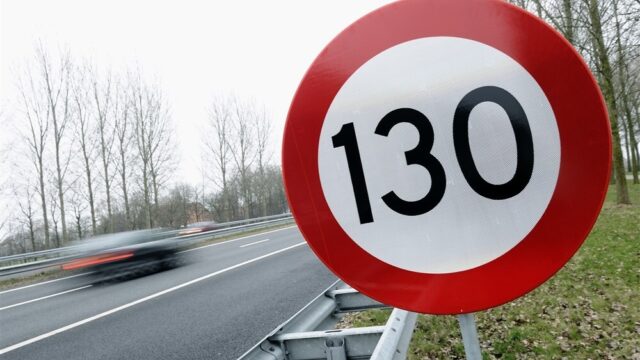 Stand.nl: 'Het herinvoeren van 130 km per uur zou een domme zet zijn'