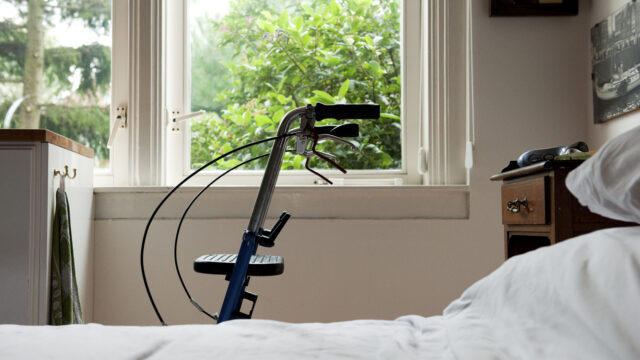 Nieuw advies van de Sociaal Economische Raad over mantelzorgers 'De druk is te hoog'