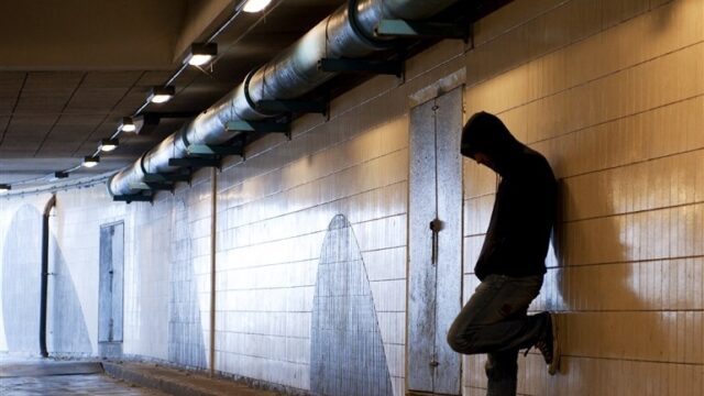 Buddycoach Abdou ziet kinderen vaker en jonger in de criminaliteit belanden