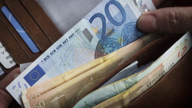 Moeten winkels verplicht worden om contant geld te accepteren? 'Cashgeld is belangrijk'