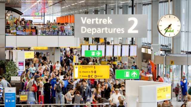 Waarom vertrekken steeds meer Nederlanders naar het buitenland?
