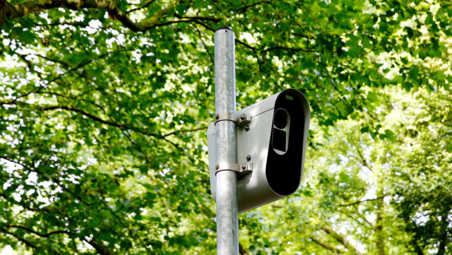Aantal flitspalen langs Nederlandse wegen fors omhoog: 'Met alleen snelheidshandhaving blijft effect beperkt'