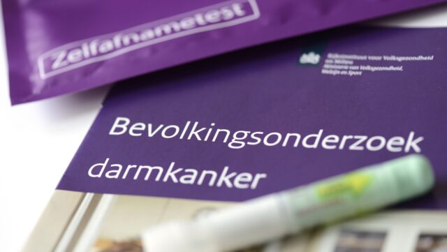 Minder mensen doen bevolkingsonderzoek darmkanker: 'Neem je poep onder de loep'