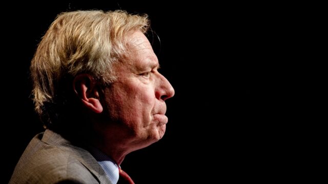 Jaap de Hoop Scheffer: 'Het zijn hun doden, maar het is ónze oorlog'