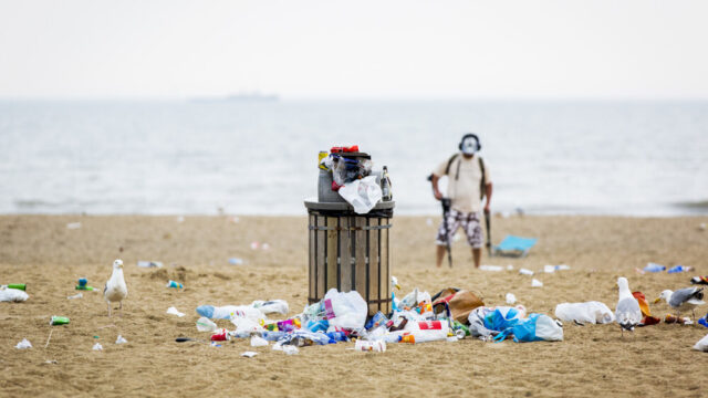Stand.nl: 'We moeten plastic de oorlog verklaren'