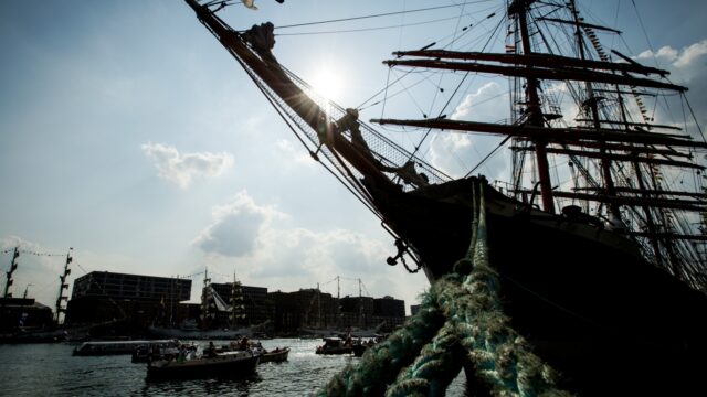 Grote drukte op het water: zo zorgen de loodsen van Sail voor een veilig verloop