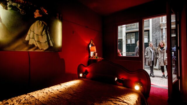 Vereniging van seksbedrijven wil actie tegen malafide escortbureau Nirvana