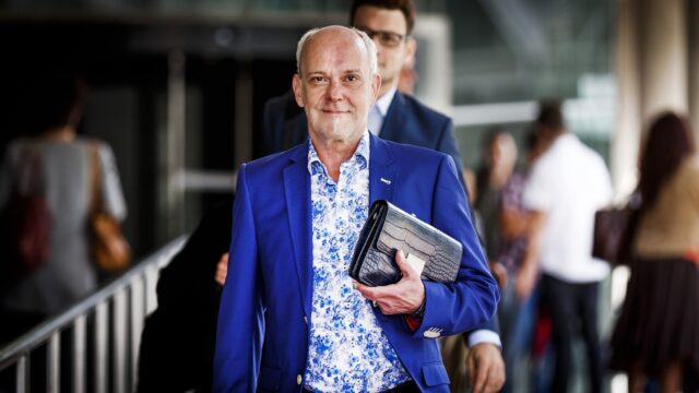 Na 35 jaar vrijgesproken van geruchtmakende showbizzmoord: 'Je papa is geen moordenaar'