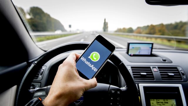 Je auto rijdt zelf, terwijl jij wat anders doet: 'Veel veiliger'