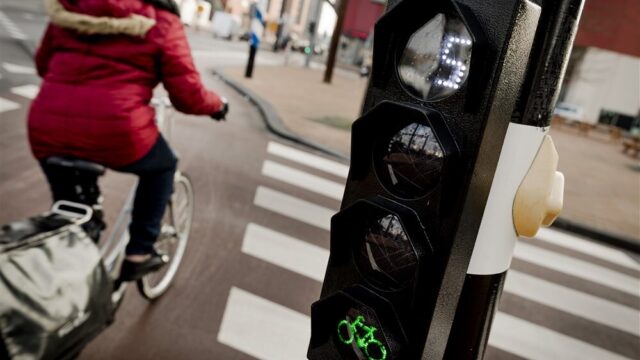 Door rood rijden, opstoppingen veroorzaken: zijn fietsers asociaal of speelt er meer?