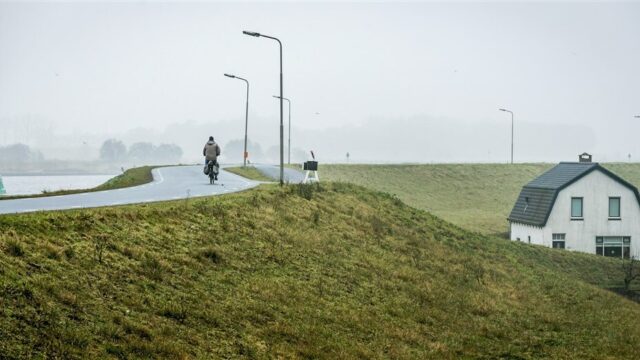Dijkversterking aan de Waal gaat ten koste van grond van bewoners