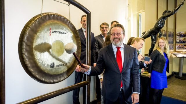 Directeur DNB: 'Matig je looneisen, matig de winst en overheid: geef minder uit'