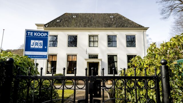Hypotheekrenteaftrek afschaffen? Prima, zegt econoom, maar verlaag de loonbelasting