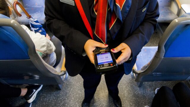 Opnieuw conducteur mishandeld: 'Dat er nog geen doden zijn gevallen is meer geluk dan wijsheid'