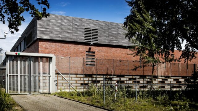 April (26) bracht jaren door in de jeugdgevangenis: wat doet dat met iemand?