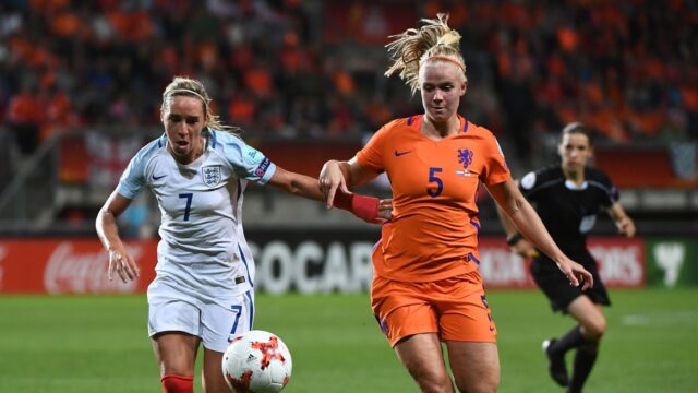 Kika van Es in podcast 'DRUK': 'Ik ben gepest en heb huilend op trainingen gestaan'