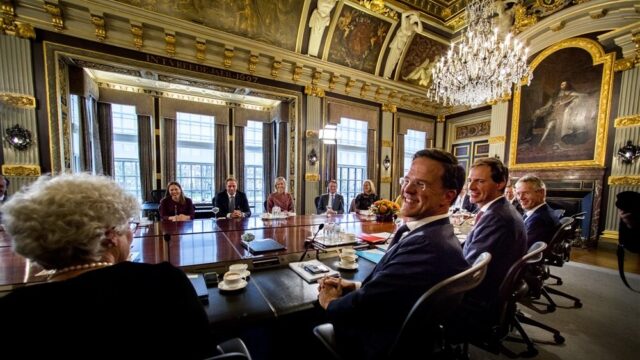 Stand.nl: Wat moet volgens u morgen bovenaan de agenda van de eerste ministerraad staan?