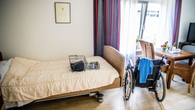 Wat kan het nieuwe kabinet leren van het verleden om de stijgende zorgkosten tegen te gaan?