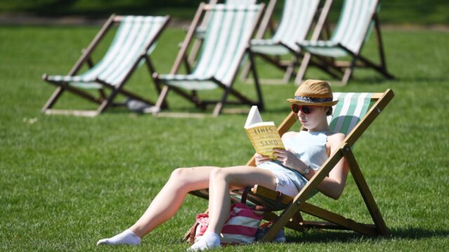 Podcast De Dag: 3x3 kijk-, lees- en luistertips voor de zomer