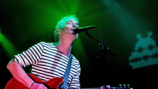 Lennaert Nijgh Prijs 2023 gaat naar Spinvis: 'Tekstueel gezien een tovenaar'